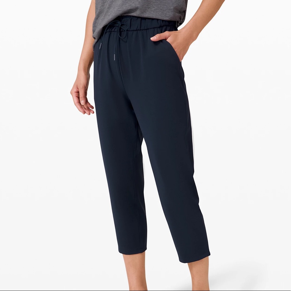 Lululemon “Keep Moving Crop 23”.